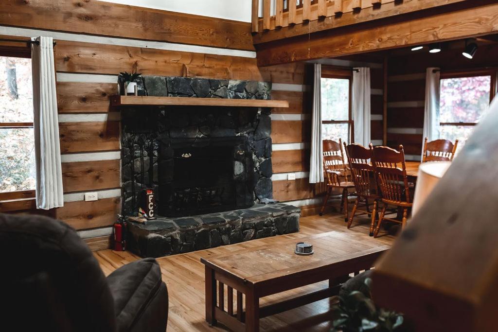 Blueberry Hideaway At 36 North Cabin - Hot Tub Purlear 外观 照片